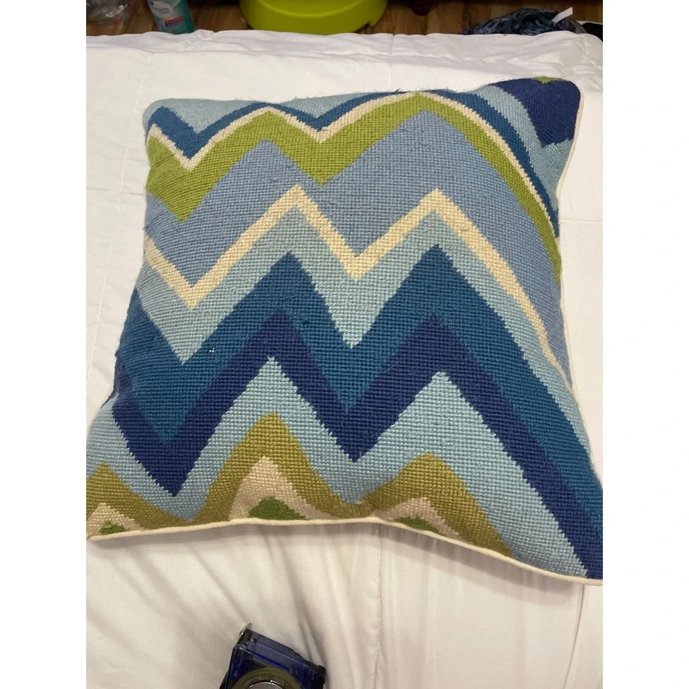 TRINA TURK PILLOW EMBROIDERED. Turquoise 20